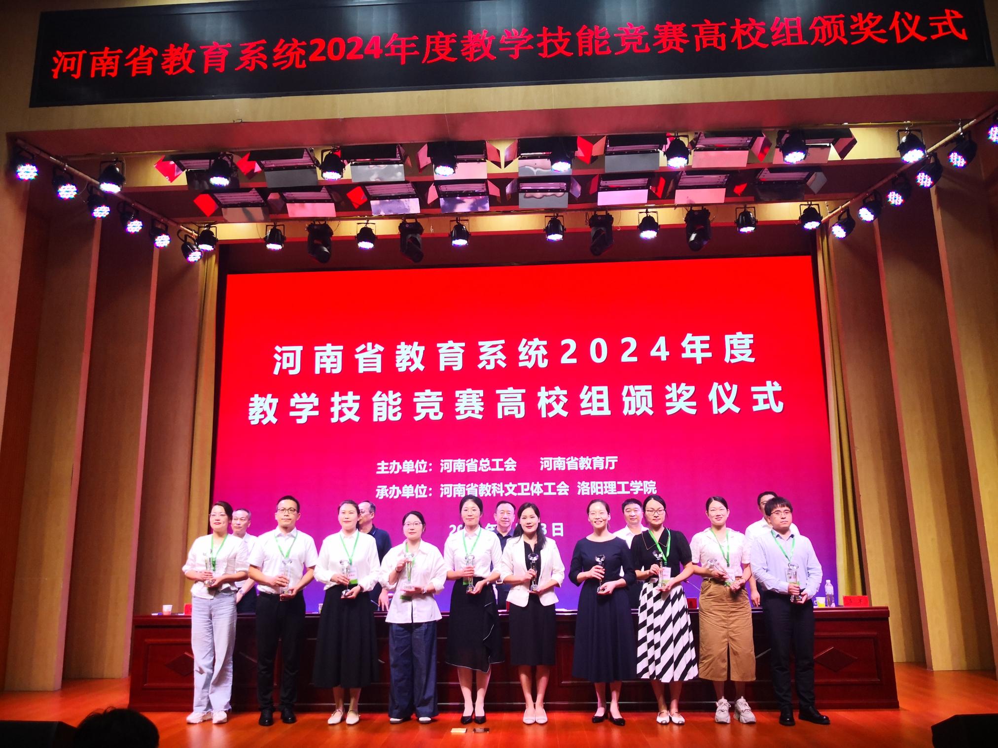 2左四为王庆燕老师.jpg